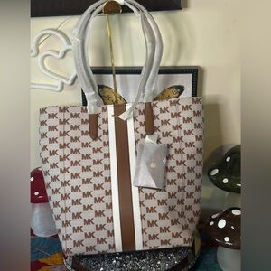 NWT - Michael Kors Vincent Large Logo Jacquard Tote Bag. Retail $498.00